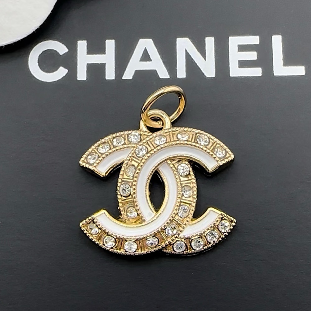 AUTHENTIC CHANEL RHINESTONE WHITE CC GOLD TONE ZIPPER PULL PENDANT